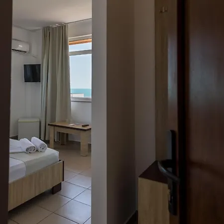 Casa Eden Πανσιόν 3*