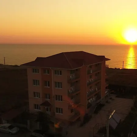 Πανσιόν Casa Eden 3*